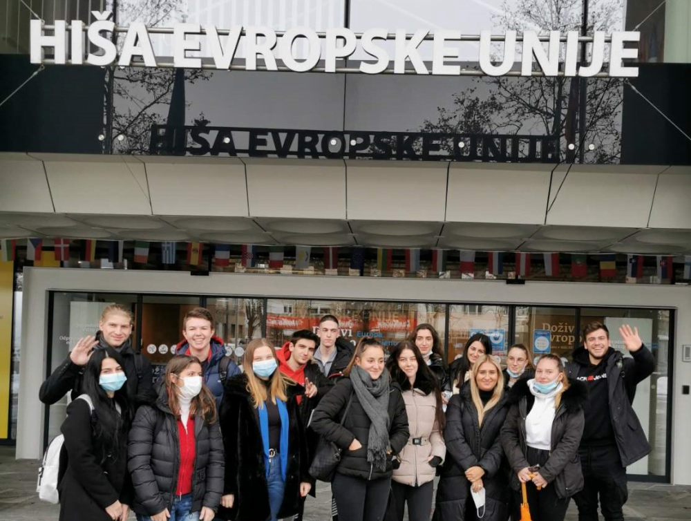 Prešernova na obisku v HIŠI EU - Brez naslova - Ekonomska šola Ljubljana