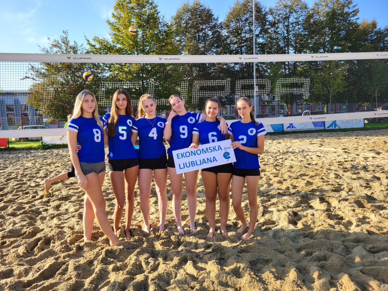 Polfinale državnega prvenstva v odbojki na mivki za dijake in dijakinje - 20230927 090820 1 scaled - Ekonomska šola Ljubljana