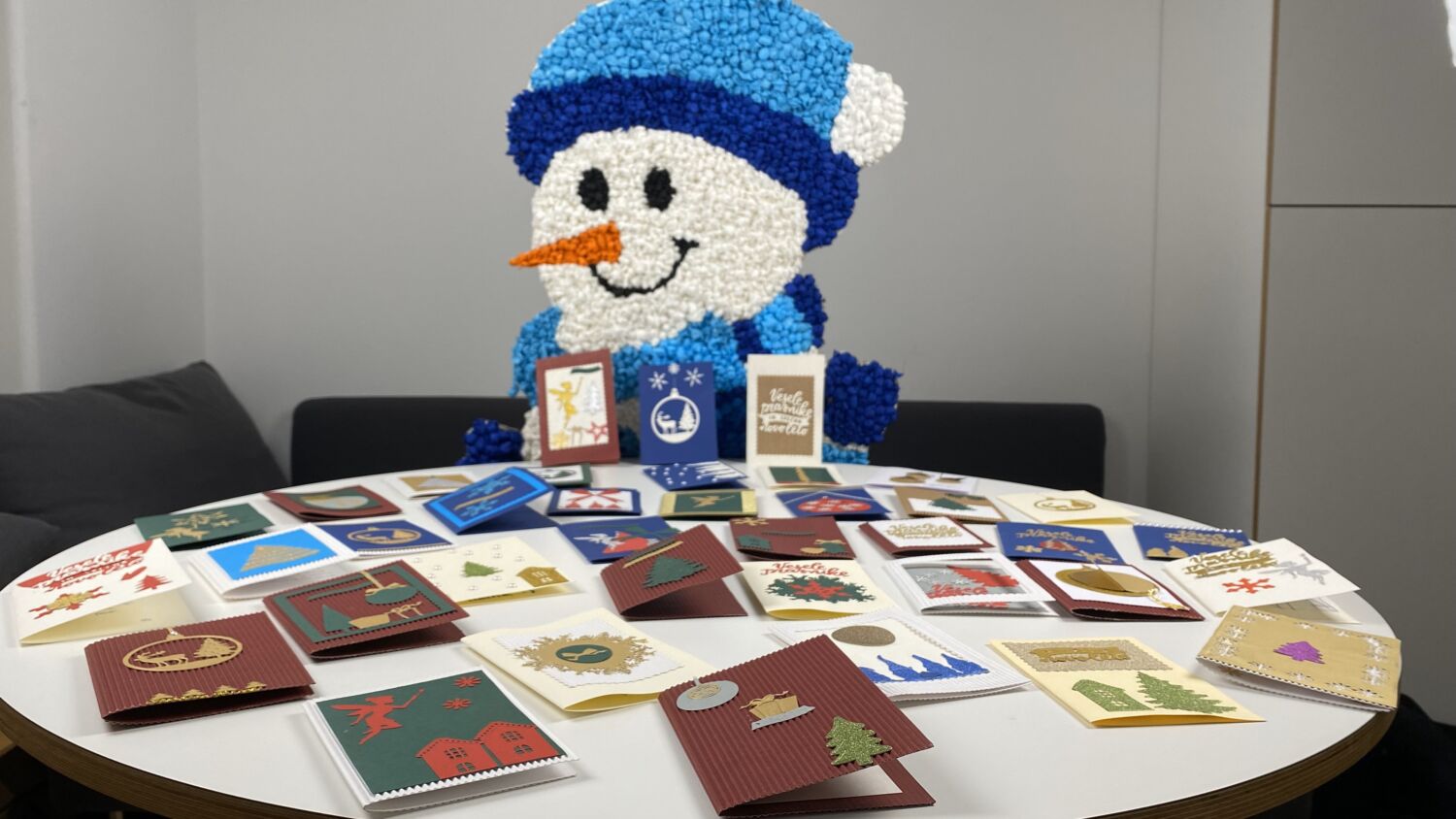 Medgeneracijsko predpraznično druženje - 20231208 072732250 iOS scaled - Ekonomska šola Ljubljana