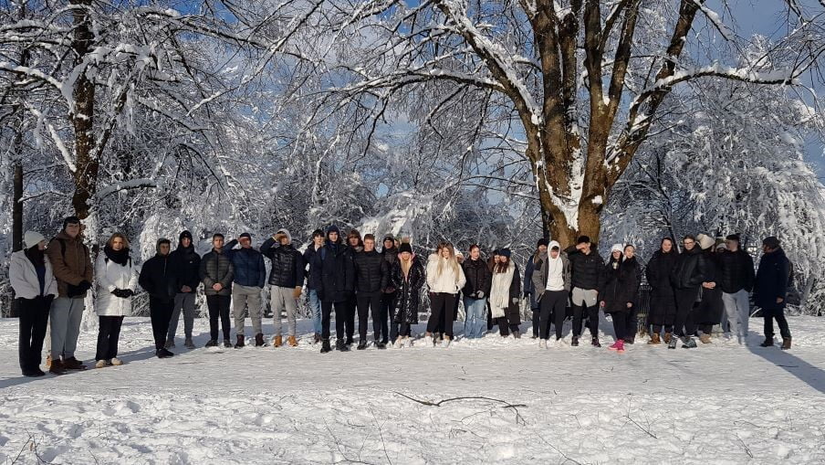 2. športni dan na idiličen zimski dan - pohod Mostec1 naslovna 1 1 - Ekonomska šola Ljubljana