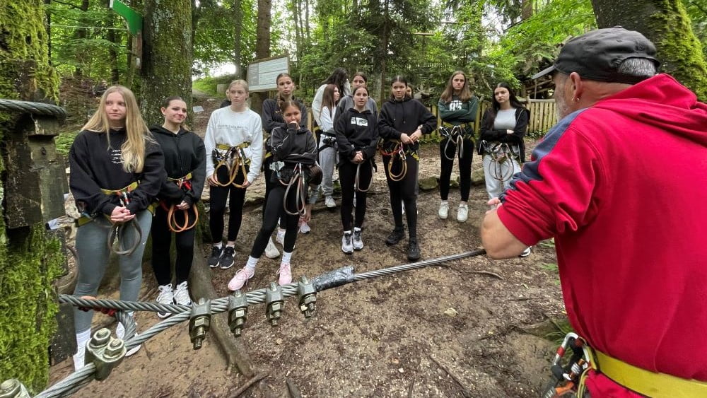 3. športni dan - Geoss7 naslovna - Ekonomska šola Ljubljana