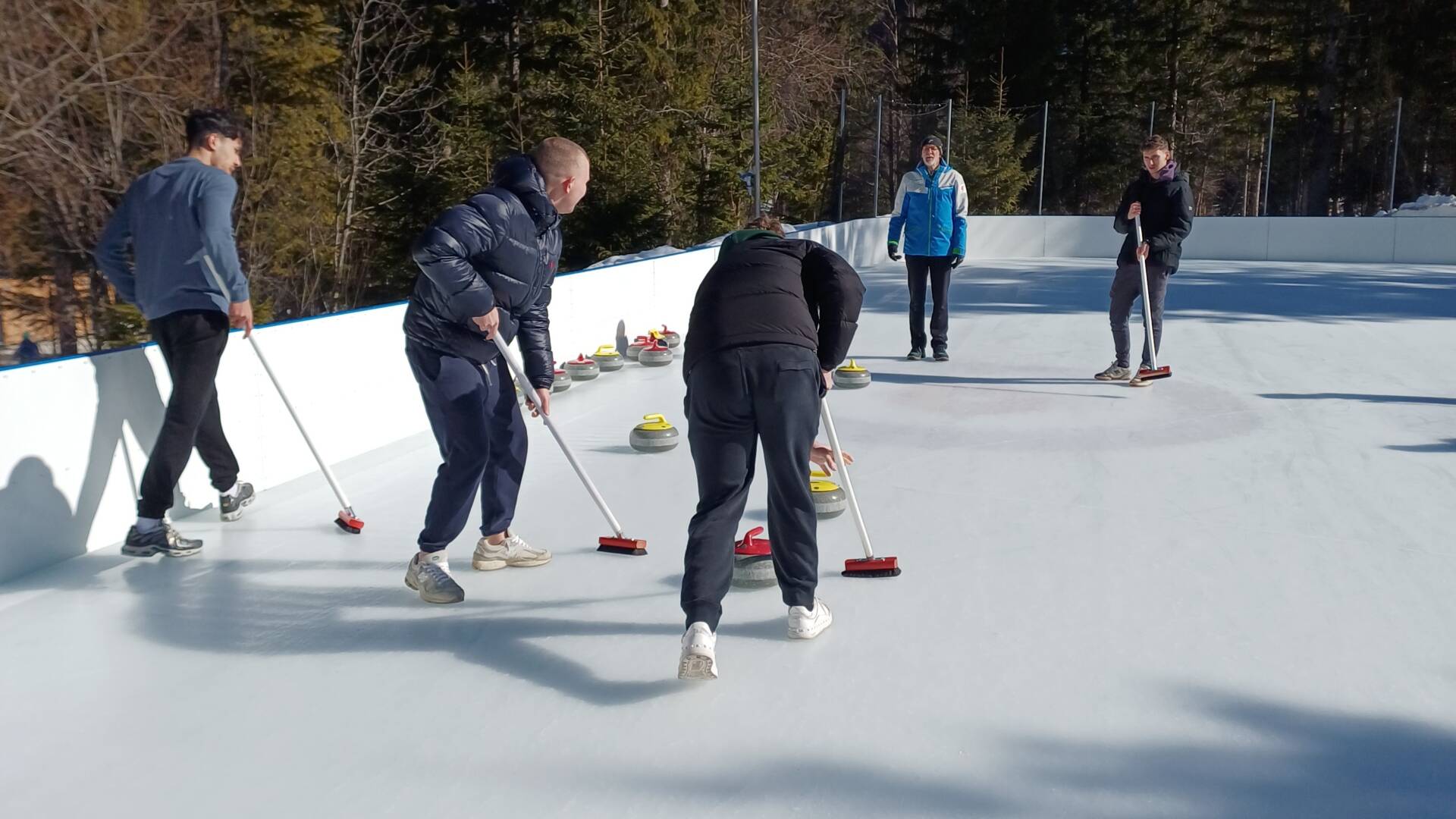 Gibanje povezuje: drugi športni dan - 20260305 101947 004 1 - Ekonomska šola Ljubljana
