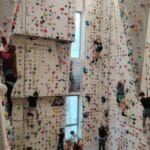 Gibanje povezuje: drugi športni dan - plezanje 1 - Ekonomska šola Ljubljana